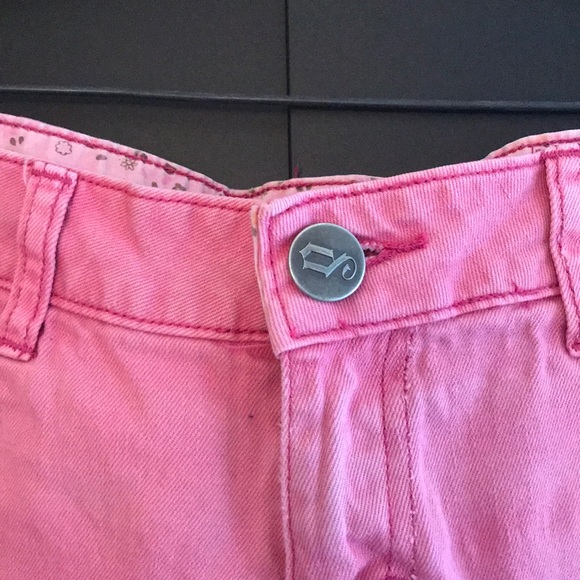 Pink shorts - Picture 2 of 6